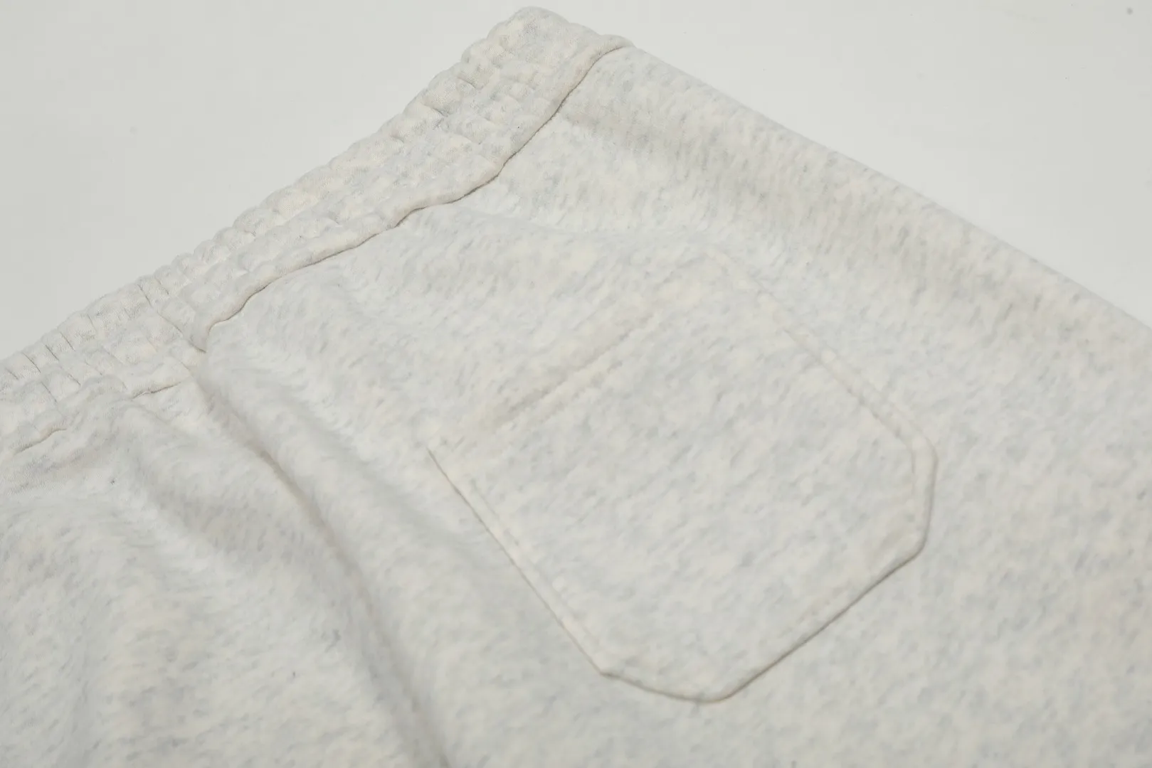 P250 Top quality" Style number: T7001# [Ralph Lauren solid color pony embroidered logo thickened and velvet wide-leg trousers] ✅Ralph Lauren classic basic versatile unisex fall and winter wide-leg spliced velvet straight pants ✅Pure cotton high-gram thick velvet fabric The upper body is comfortable and warm ✅The version is restored to the original version The maximum size can be worn up to 170 pounds Loose, comfortable and stress-free ✅The upper body is simple and easy to wear A must-have for ootd. Good-looking clothes are never picky. A must-have in couples’ wardrobes. Size: S-XL. Color: floral gray black.